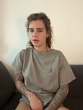 EmiliaCatalina online show from 02-15-26, 04:58