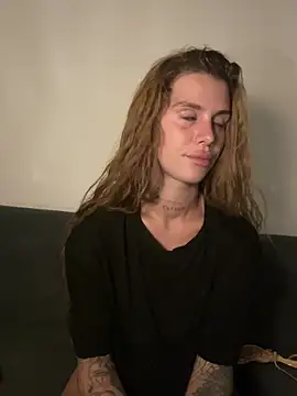 EmiliaCatalina online show from 03-03-26, 12:06