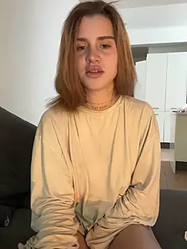 EmiliaCatalina online show from 03-11-26, 09:32