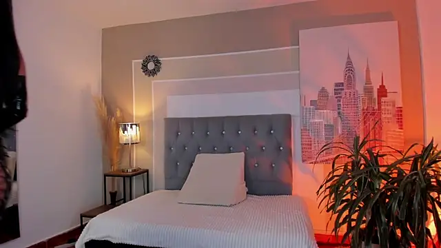 missmegann online show from 12-15-24, 12:28