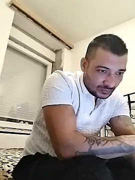 Snapshot of Zoltanioan26 chatting on 10-24-25, 10:17 Zoltanioan26 online show from 10-24-25, 10:17