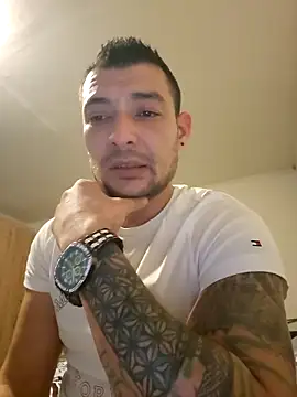 Snapshot of Zoltanioan26 chatting on 12-17-25, 03:07 Zoltanioan26 online show from 12-17-25, 03:07