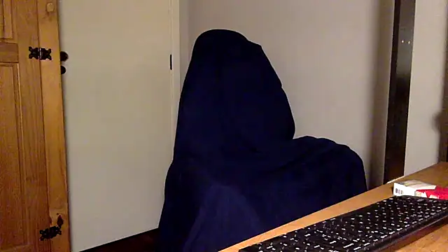 Snapshot of Smoker_Ginger chatting on 11-10-25, 12:31 Smoker Ginger online show from 11-10-25, 12:31