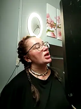 Snapshot of EllieOz chatting on 09-17-25, 08:16 EllieOz online show from 09-17-25, 08:16