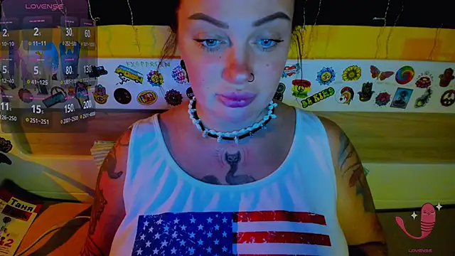 Snapshot of EllieOz chatting on 11-14-25, 03:22 EllieOz online show from 11-14-25, 03:22