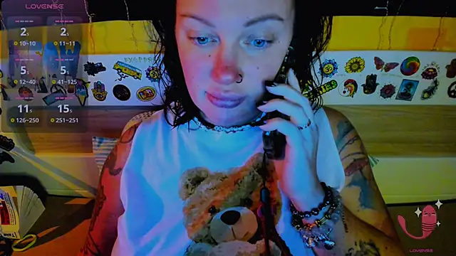 Snapshot of EllieOz chatting on 11-20-25, 05:56 EllieOz online show from 11-20-25, 05:56