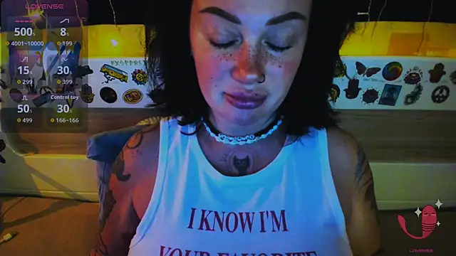 Snapshot of EllieOz chatting on 01-15-26, 01:05 EllieOz online show from 01-15-26, 01:05