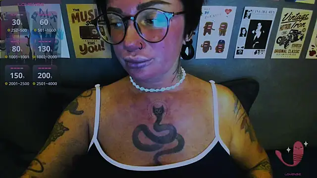 EllieOz online show from 05-06-26, 07:19