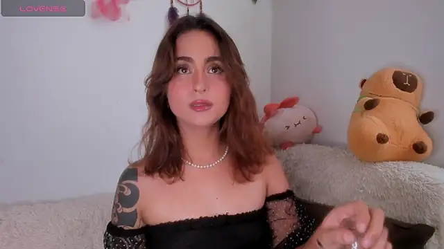 Violette-Ramirez01 online show from 11-16-25, 04:45