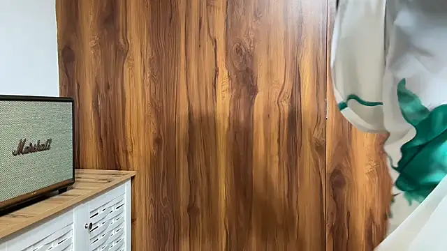 julie 08 online show from 02-10-26, 08:02