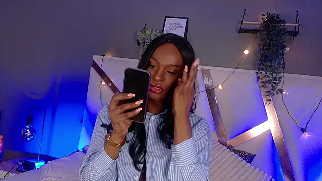 Snapshot of nahomi_campbell chatting on 11-01-25, 08:00 nahomi campbell online show from 11-01-25, 08:00