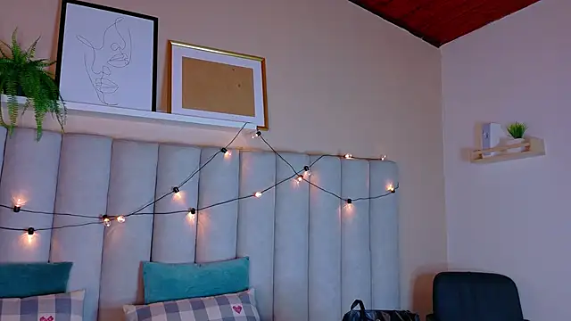 Snapshot of nahomi_campbell chatting on 11-19-25, 07:36 nahomi campbell online show from 11-19-25, 07:36