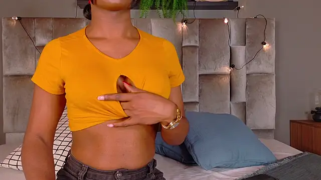 Snapshot of nahomi_campbell chatting on 12-02-25, 07:42 nahomi campbell online show from 12-02-25, 07:42