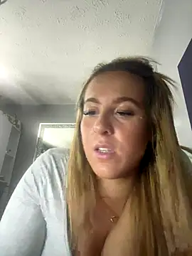 Snapshot of Miss_emilee chatting on 09-18-25, 08:22 Miss emilee online show from 09-18-25, 08:22