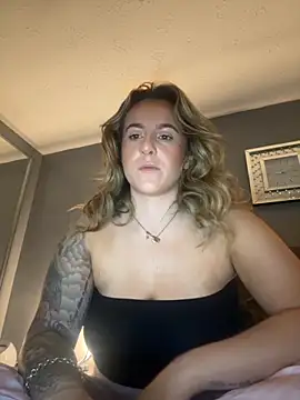 Snapshot of Miss_emilee chatting on 10-05-25, 09:13 Miss emilee online show from 10-05-25, 09:13