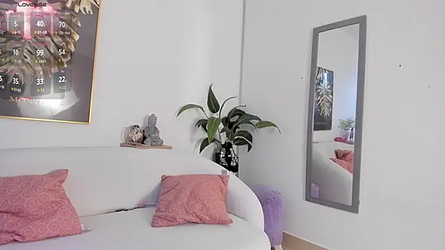 Snapshot of Amina_hafsa chatting on 10-23-25, 08:40 Amina hafsa online show from 10-23-25, 08:40