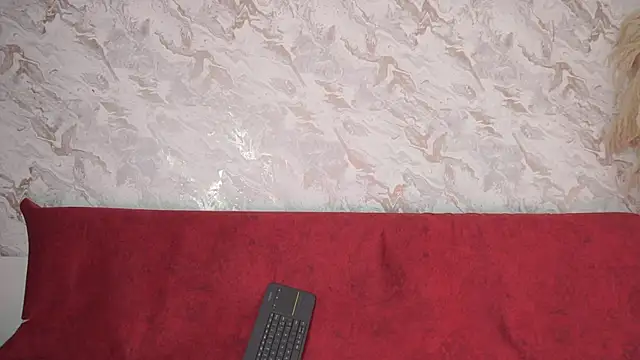 roselinedior online show from 11-22-25, 04:06