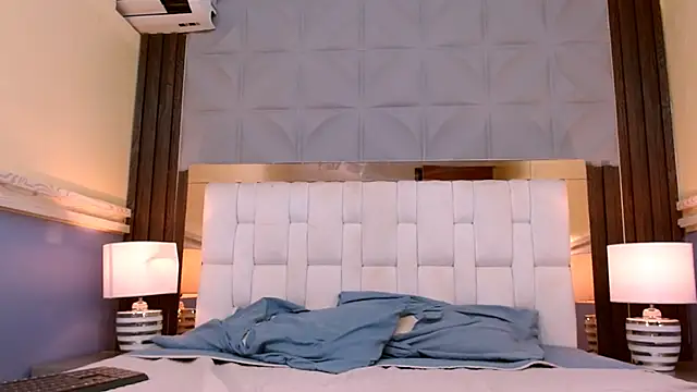 Snapshot of VeronicaRobles chatting on 03-18-25, 05:31 VeronicaRobles online show from 03-18-25, 05:31