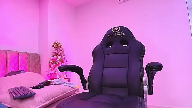 arl chloee online show from 12-23-25, 03:04