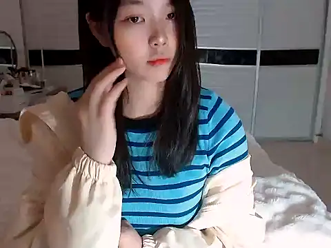 Snapshot of -Lucky_Girl chatting on 03-13-25, 12:16 -Lucky Girl online show from 03-13-25, 12:16