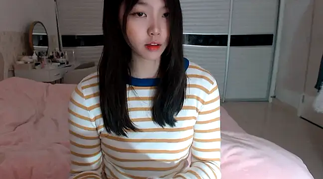 Snapshot of -Lucky_Girl chatting on 03-20-25, 01:13 -Lucky Girl online show from 03-20-25, 01:13