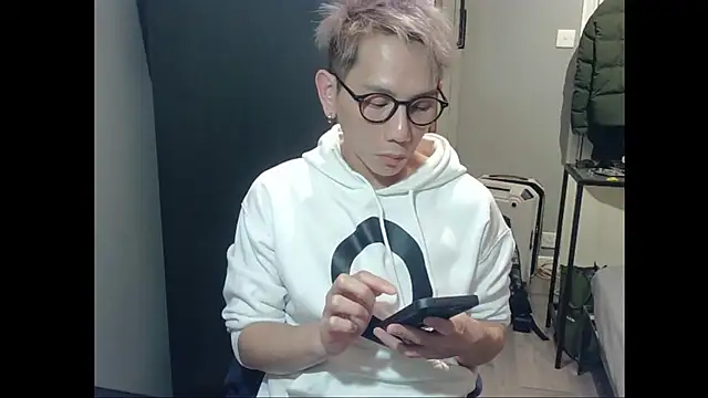 Snapshot of UndreamtM chatting on 02-04-26, 03:18 UndreamtM online show from 02-04-26, 03:18