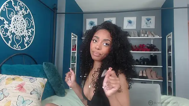 Snapshot of RobynKnight chatting on 03-13-25, 08:15 RobynKnight online show from 03-13-25, 08:15