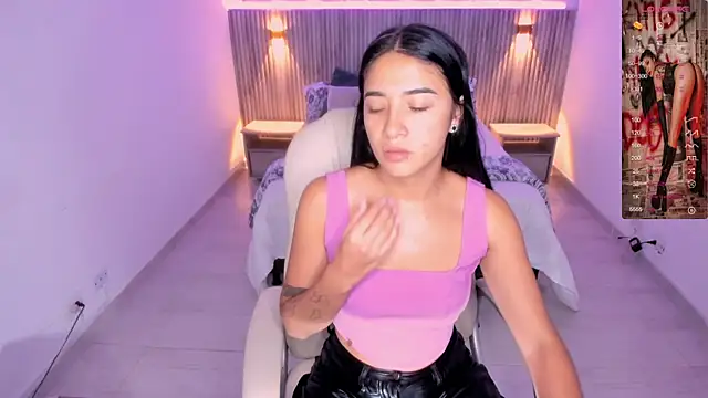 Snapshot of Antonella_Grayy chatting on 02-11-25, 10:59 Antonella Grayy online show from 02-11-25, 10:59