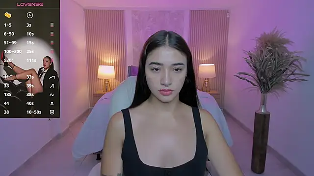 Snapshot of Antonella_Grayy chatting on 11-25-25, 10:59 Antonella Grayy online show from 11-25-25, 10:59