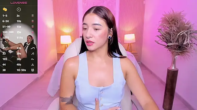 Snapshot of Antonella_Grayy chatting on 12-01-25, 11:04 Antonella Grayy online show from 12-01-25, 11:04