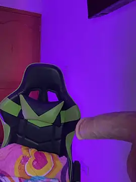 leila 22 online show from 10-17-25, 06:38