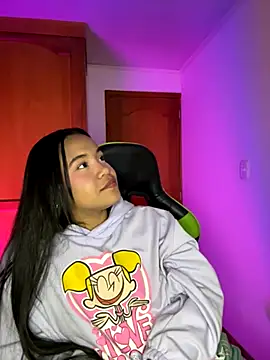 leila 22 online show from 10-18-25, 07:20