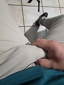 Snapshot of Pnstrokes chatting on 02-14-25, 05:09 Pnstrokes online show from 02-14-25, 05:09