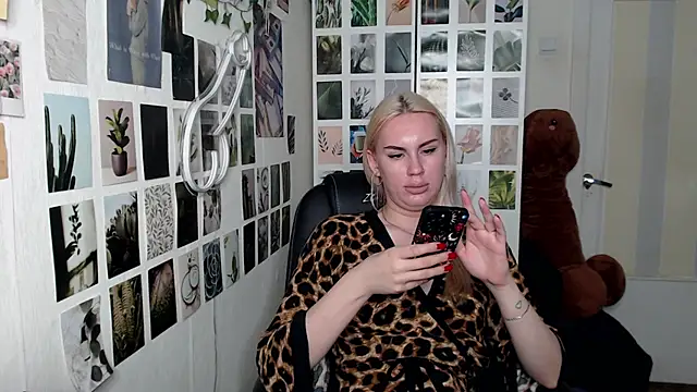 CapriScorpion online show from 10-27-25, 01:04