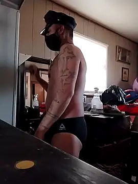 prettyboi6992 online show from 12-16-25, 08:36