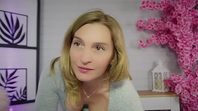 Snapshot of ms_natty chatting on 10-08-25, 06:05 ms natty online show from 10-08-25, 06:05