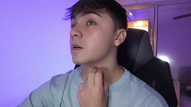 Snapshot of aron__cooper chatting on 11-13-25, 09:58 aron cooper online show from 11-13-25, 09:58