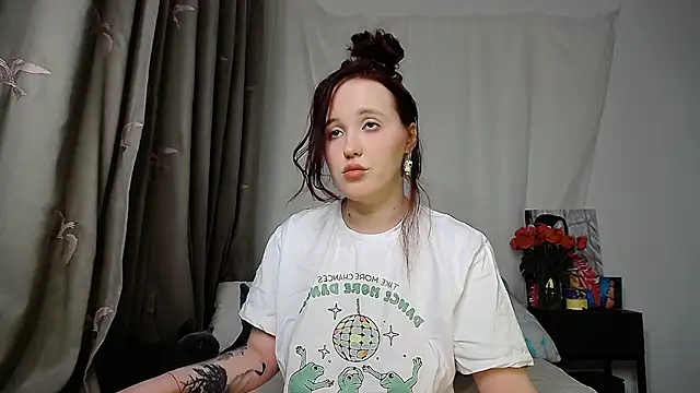 Snapshot of IrinaArt chatting on 03-22-25, 08:48 IrinaArt online show from 03-22-25, 08:48