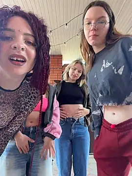 RollingGirls online show from 04-17-26, 01:03