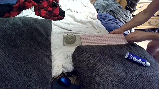 Snapshot of cdressupdiva chatting on 12-14-24, 12:01 cdressupdiva online show from 12-14-24, 12:01