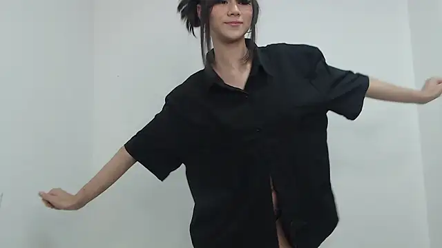 Snapshot of Raven__Blod chatting on 04-12-26, 07:41 Raven Blod online show from 04-12-26, 07:41