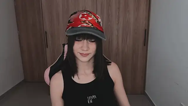 Snapshot of Raven__Blod chatting on 07-18-26, 11:08 Raven Blod online show from 07-18-26, 11:08