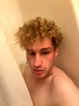 Snapshot of CreamyAustin chatting on 11-07-25, 01:38 CreamyAustin online show from 11-07-25, 01:38