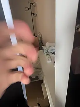 POCARI SWEAT online show from 04-28-26, 02:27