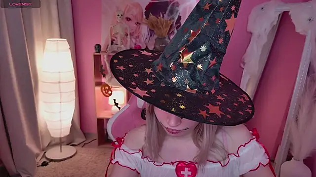 Beatrica Klein online show from 10-28-25, 03:58