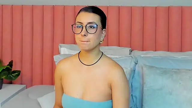 EmaSaenz online show from 04-07-26, 08:53