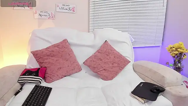 Snapshot of saracrowe chatting on 01-13-25, 06:16 saracrowe online show from 01-13-25, 06:16