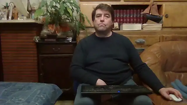 Snapshot of sympatrique chatting on 12-08-24, 09:08 sympatrique online show from 12-08-24, 09:08