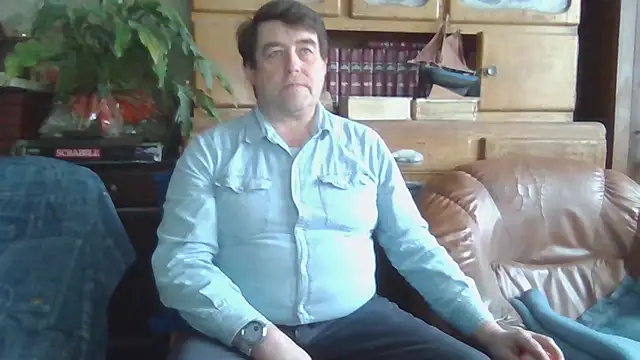 Snapshot of sympatrique chatting on 12-13-24, 11:45 sympatrique online show from 12-13-24, 11:45