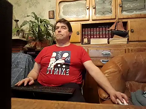 Snapshot of sympatrique chatting on 12-13-24, 06:38 sympatrique online show from 12-13-24, 06:38